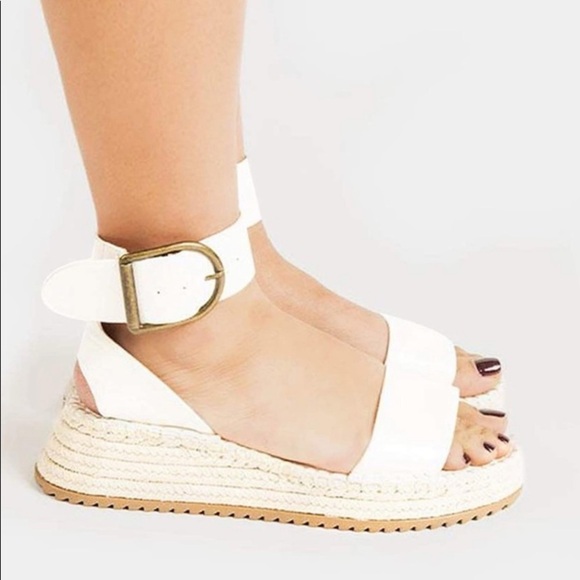 Qupid Brand New Animal Print Embossed Platform Sandals (Size 9) - Picture 2 of 8